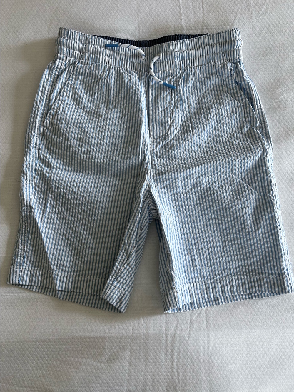 Vineyard Vines Boys Pull On Performance Shorts in Blue/White Seersucker M